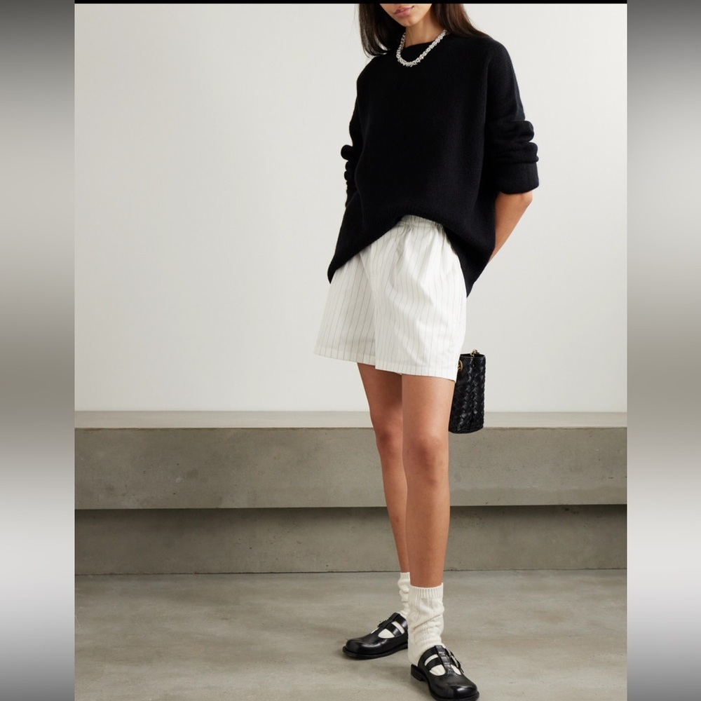 Arch4 Knightsbridge black 💯 cashmere sweater, OSFA